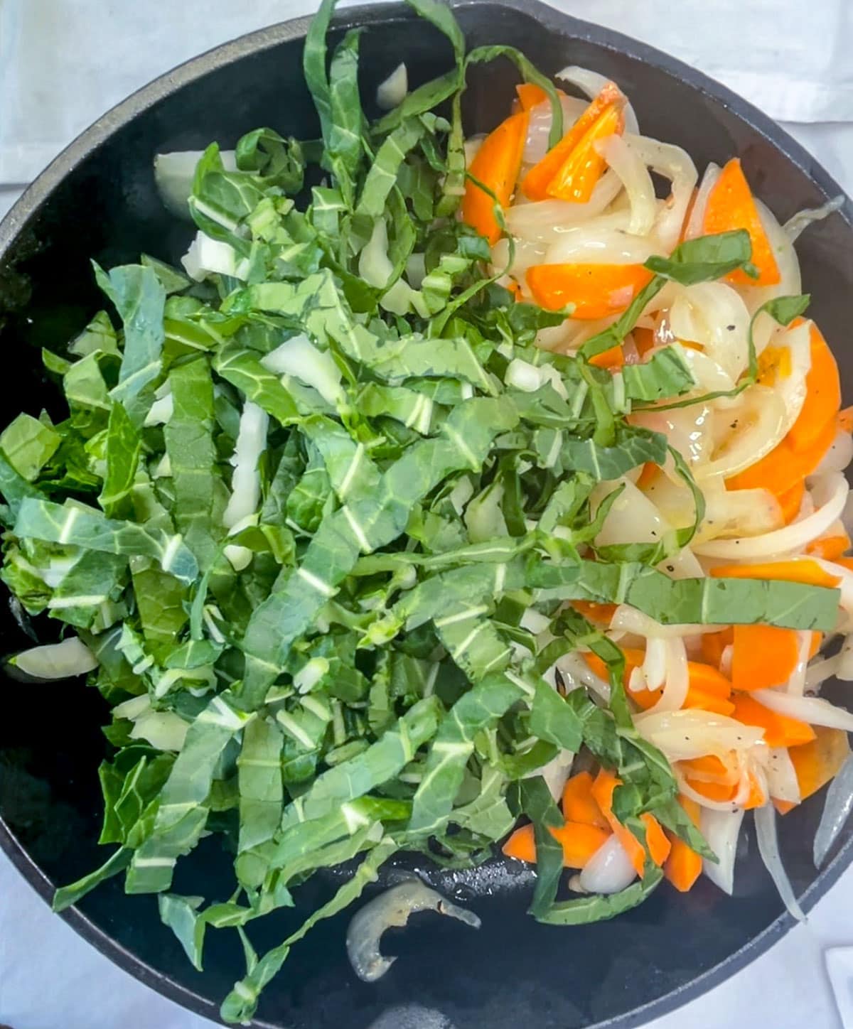 Vegetable chop suey with bok choy in the skillet