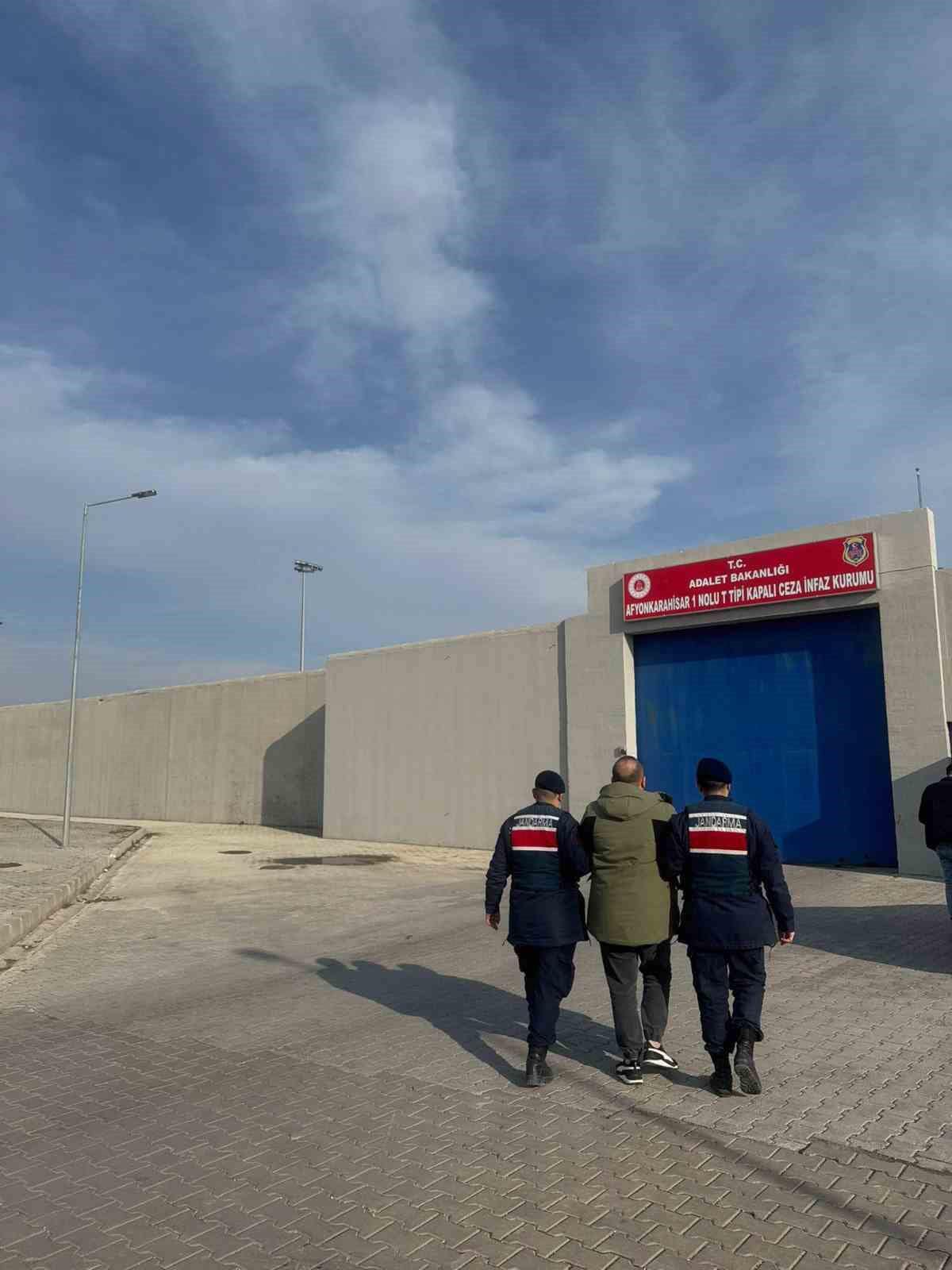 22 yıl hapis cezasıyla aranan şahsı jandarma yakaladı