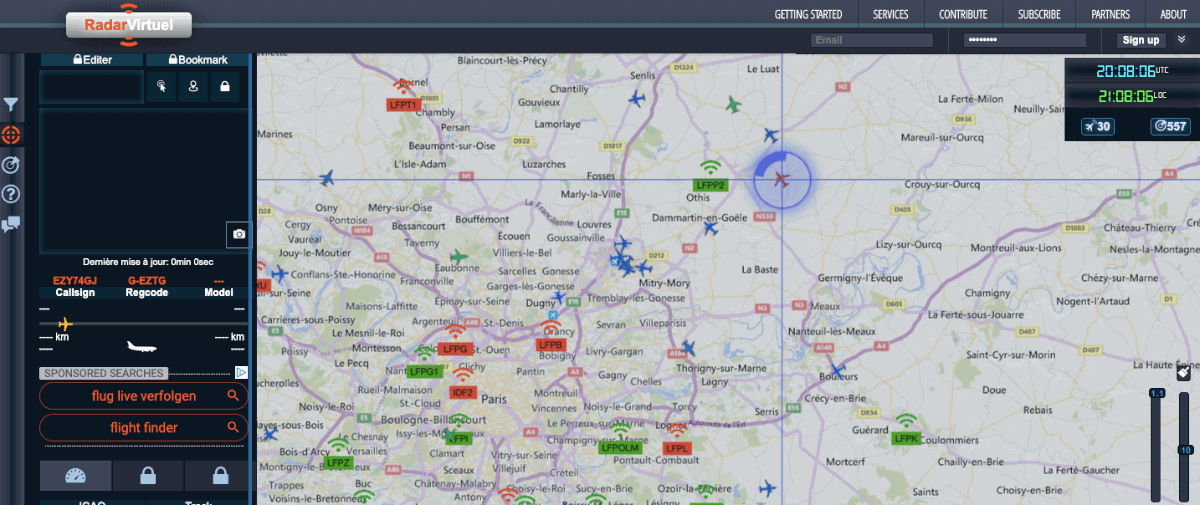 RadarVirtuel zeigt einen Kartenausschnitt um Paris, mit einem Flugzeug, das aktiv getrackt wird.