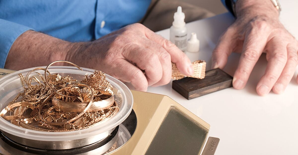 cara mengecek emas asli dengan digoreskan