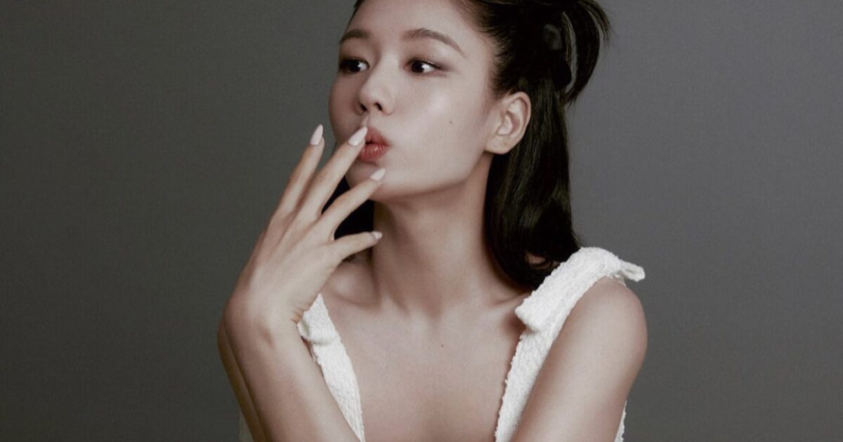 Ahn Eun Jin gaun backless SBS