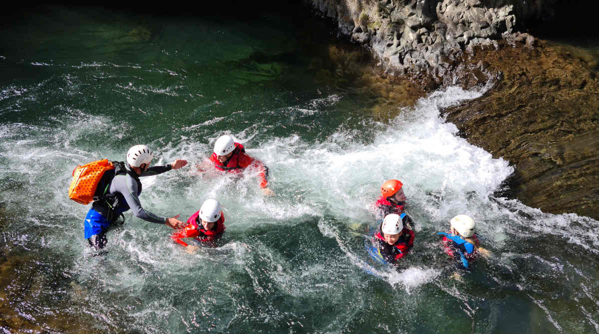 Canyoning aquatique rivière des roches avec Envergure Réunion