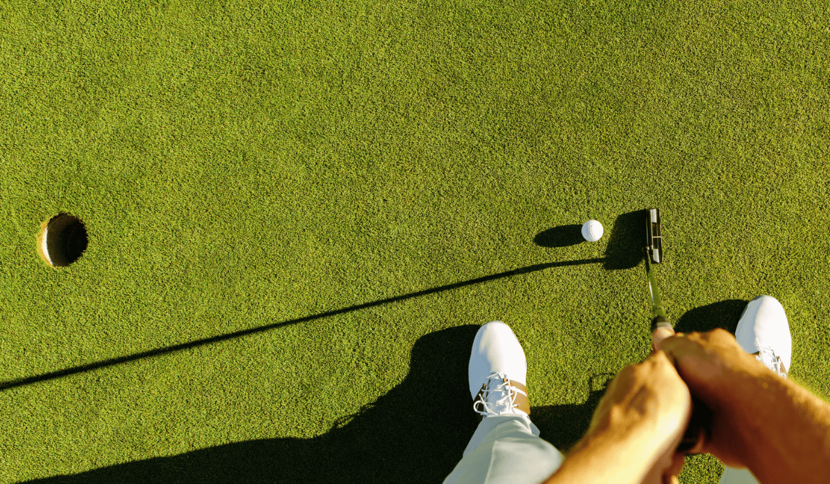 Putting in Golf