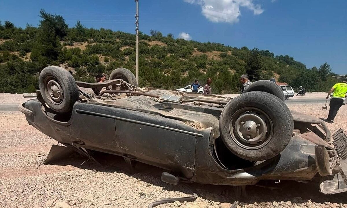 MANİSA’NIN GÖRDES İLÇESİNDE İKİ ARACIN KARIŞTIĞI TRAFİK KAZASINDA 3 KİŞİ YARALANDI. MICIRA KAPTIRAN ARACIN YANINDAKİ OTOMOBİLE ÇARPMASI SONUCU MEYDANA GELEN KAZADA, ARAÇLARDAN BİRİ TAKLA ATTI.