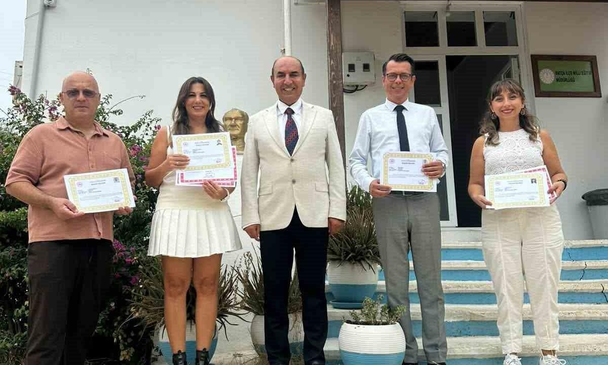 MUĞLA’NIN DATÇA İLÇESİNDE YÜRÜTÜLEN PROJE VE KOORDİNASYON ÇALIŞMALARINA KATKI SAĞLAYAN İLÇE MİLLİ EĞİTİM MÜDÜRLÜĞÜ PERSONELİNE BAŞARI VE TEŞEKKÜR BELGELERİ TAKDİM EDİLDİ.