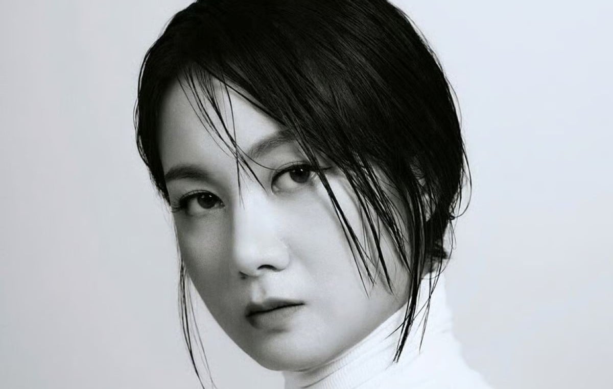 Park Na Rae lempar gelas