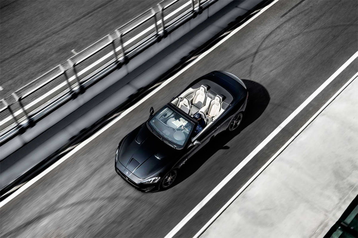 Maserati GranCabrio на дороге