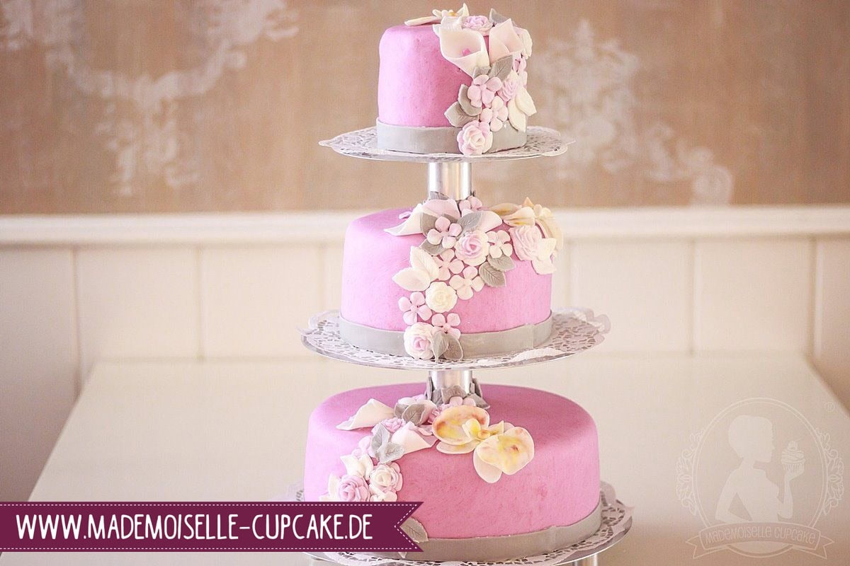 Hochzeitstorte Blumenranken Etagere Blumen Rosa Hochzeit Torte Kuchen Cake Motivtorte Mademoiselle Cupcake
