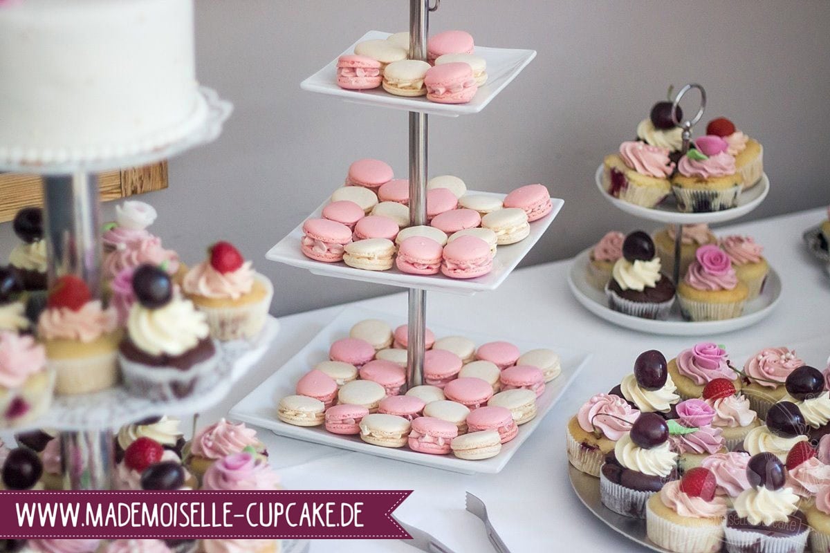 Hochzeitstorte Candy-Bar Macaron Cupcakes Vintage Torte Fondant Kuchen Cake Motivtorte Mademoiselle Cupcake
