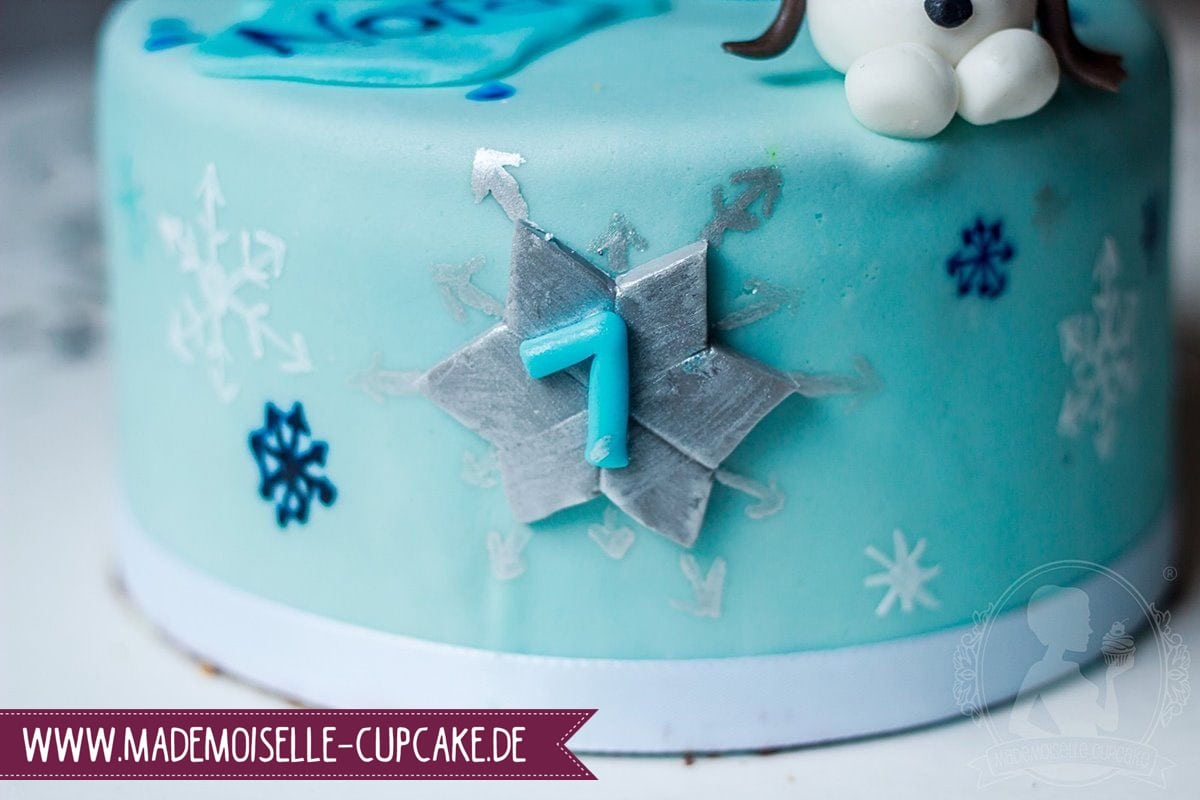 Disneys Eiskönigin Schneemann Olaf Torte Fondant Kuchen Cake Motivtorte Frozen Mademoiselle Cupcake
