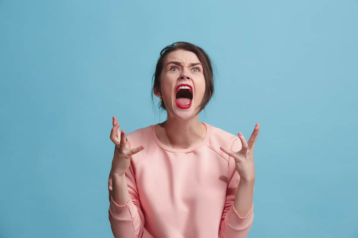 woman screaming to release emotion