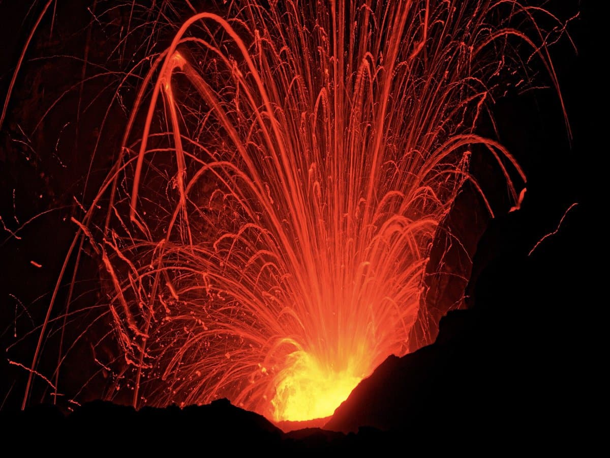 Lava na vulkanu Jasur, ostrvo Tana, Vanuatu