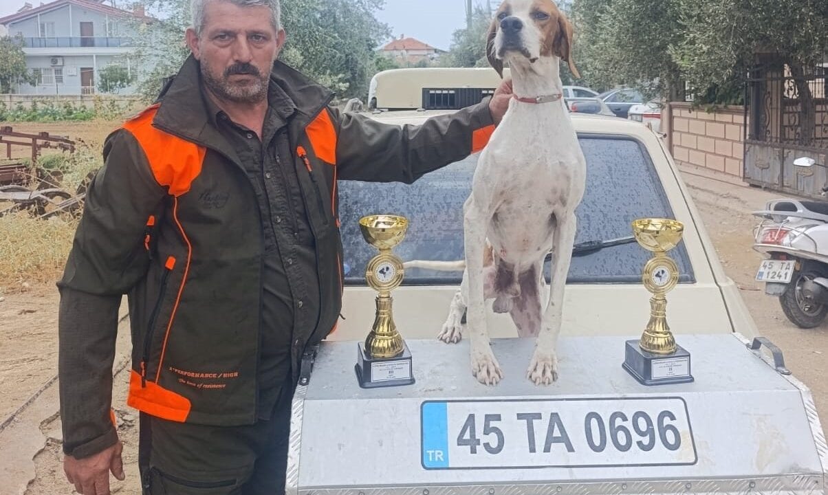 MANİSA’NIN SARIGÖL İLÇESİNDE YAŞAYAN AVCI ETHEM TOLGA KARATAŞ, UŞAK’TA DÜZENLENEN ST. HUBERT MİLLİ TAKIM SEÇMELERİ’NDE ELDE ETTİĞİ DERECEYLE 24 EKİM’DE SIRBİSTAN’DA GERÇEKLEŞTİRİLECEK DÜNYA ŞAMPİYONASI’NDA TÜRKİYE’Yİ TEMSİL ETME HAKKI KAZANDI.