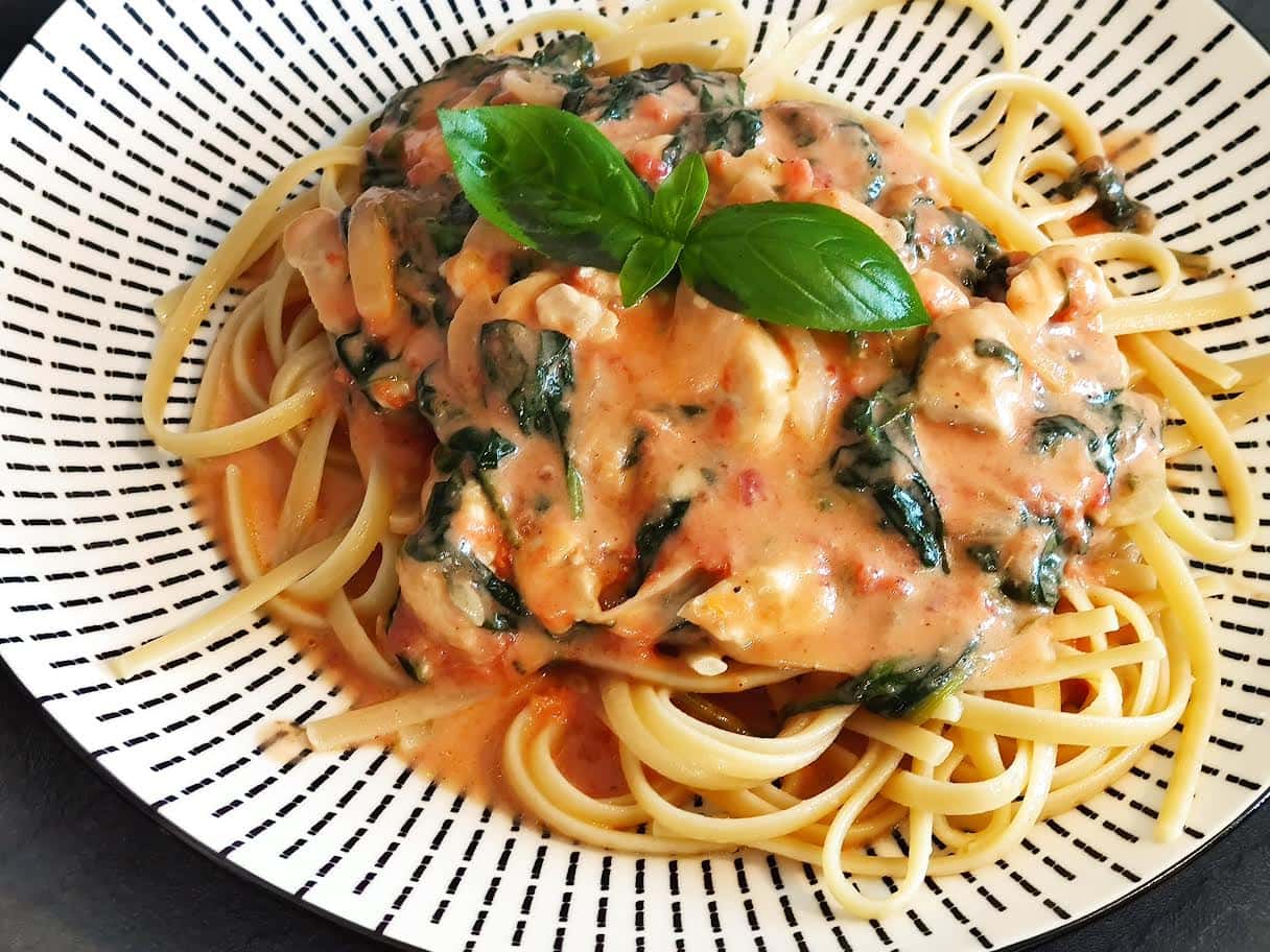 photo de Spaghettis sauce poulet épinards