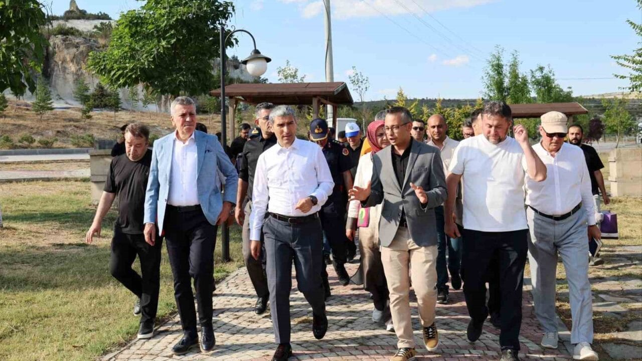 AFYONKARAHİSAR VALİSİ DR. NACİ AKTAŞ, EMRE GÖLÜ’NDE 12-15 AĞUSTOS TARİHLERİ ARASINDA GERÇEKLEŞTİRİLECEK 'KÖKLERDEN GÖKLERE TÜBİTAK GÖKYÜZÜ GÖZLEM ETKİNLİĞİ' ÖNCESİNDE ALANDA DEVAM EDEN HAZIRLIKLARI YERİNDE İNCELEDİ.