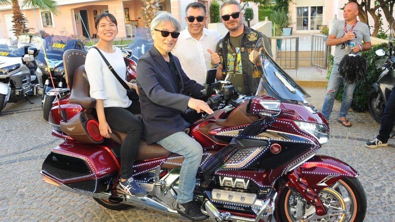 DÜNYANIN EN BÜYÜK TEK MODEL MOTOSİKLET BULUŞMALARINDAN BİRİ OLARAK KABUL EDİLEN 11. ULUSLARARASI TÜRKİYE GOLDWİNG TREFFEN, 16-20 EYLÜL TARİHLERİ ARASINDA 30 ÜLKEDEN BİNİ AŞKIN MOTOSİKLET TUTKUNUNU İZMİR'İN ÇEŞME İLÇESİNDE BİR ARAYA GETİRECEK.