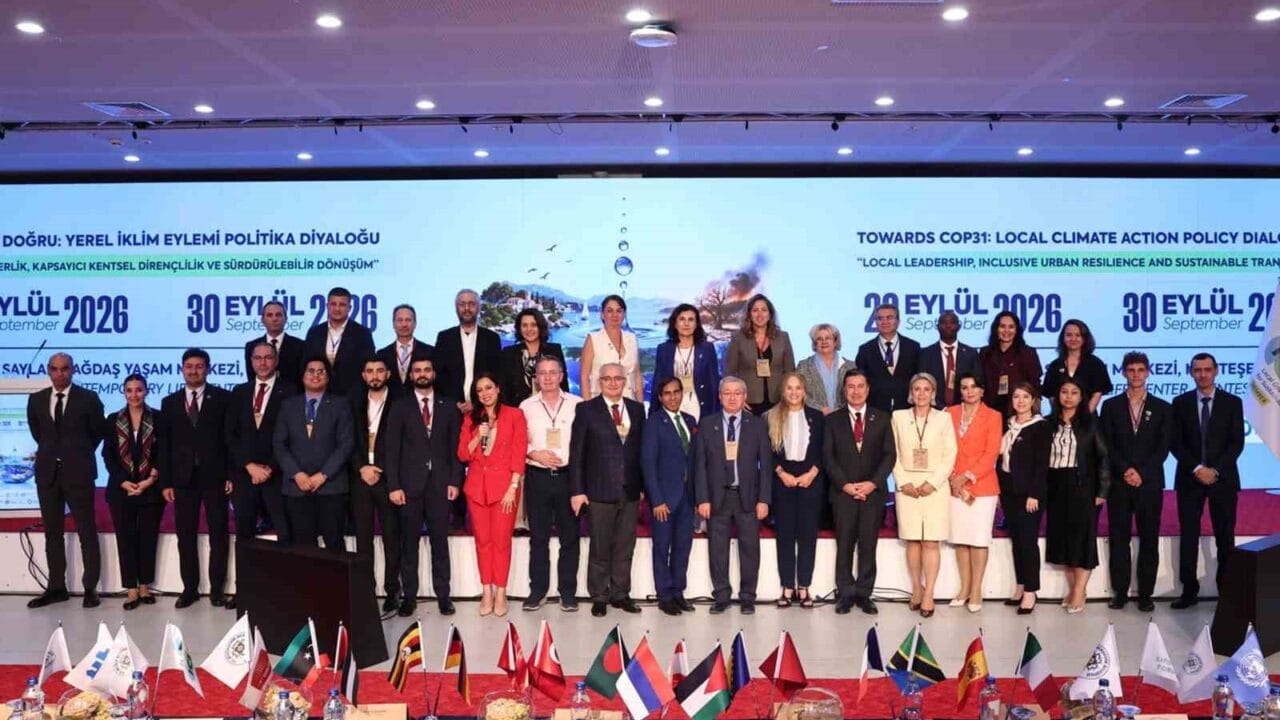 MUĞLA BÜYÜKŞEHİR BELEDİYESİ EV SAHİPLİĞİNDE DÜZENLENEN AKDENİZ İKLİM ZİRVESİ VE COP31’E DOĞRU: YEREL İKLİM EYLEMİ POLİTİKA DİYALOĞU, ÜÇ GÜN SÜREN PROGRAMIN ARDINDAN TAMAMLANDI.