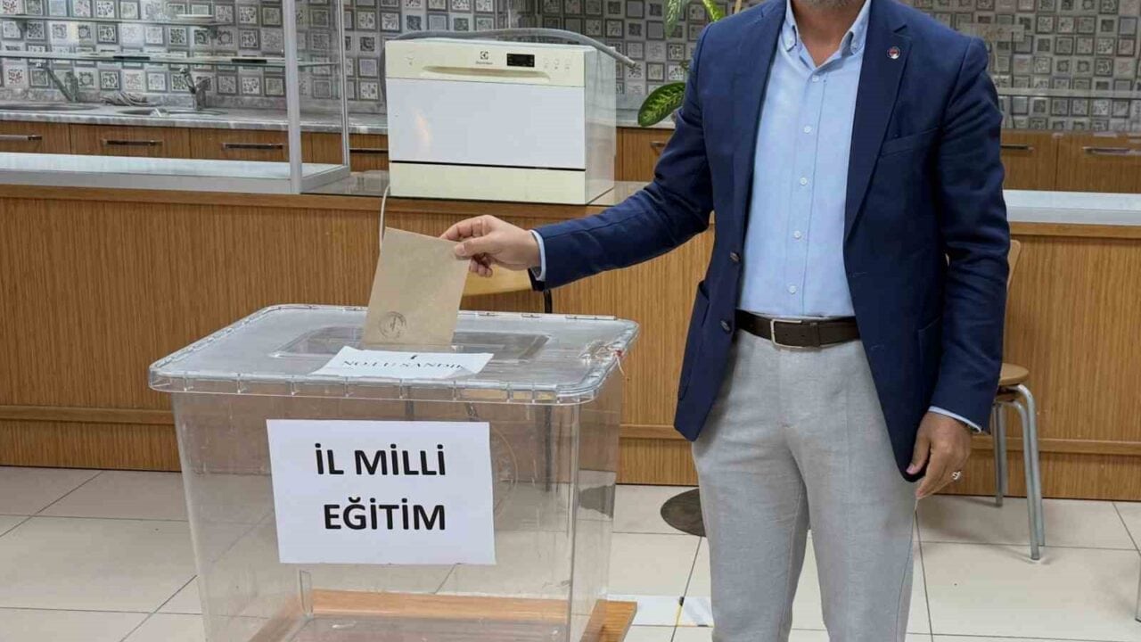 EĞİTİM BİR-SEN MUĞLA ŞUBE BAŞKANI ÖNDER UÇAK, SENDİKANIN 1 EYLÜL’DE BAŞLAYAN SEÇİM SÜRECİNİN MUĞLA’DA GERÇEKLEŞTİRİLEN DELEGE SEÇİMLERİYLE TAMAMLANDIĞINI AÇIKLADI.