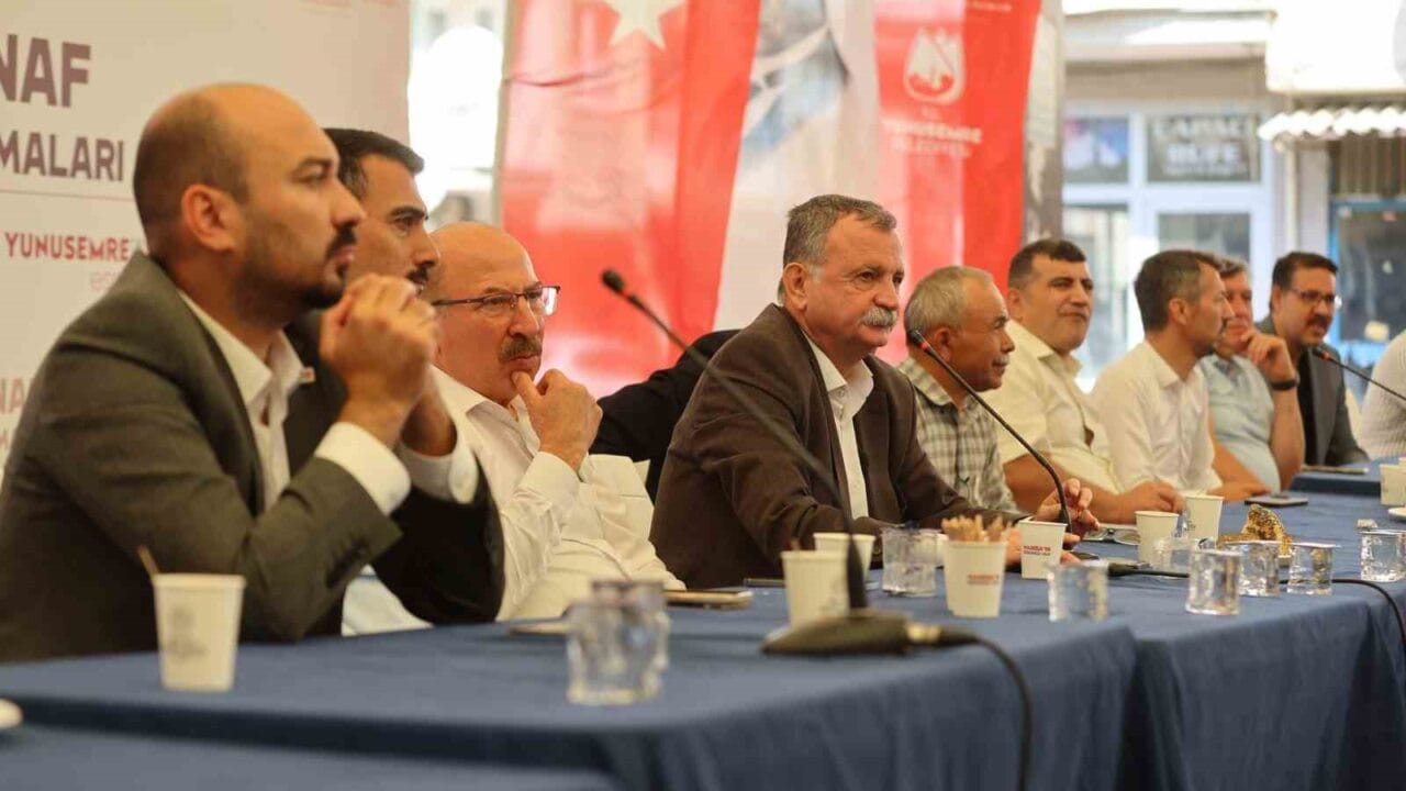YUNUSEMRE BELEDİYE BAŞKANI SEMİH BALABAN, AHİLİK HAFTASI DOLAYISIYLA KARAKÖY PAZAR YERİ’NDE BÖLGE ESNAFIYLA BİR ARAYA GELDİ.