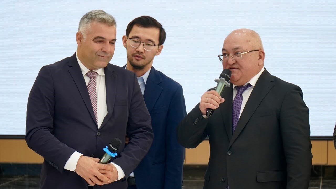 MANİSA BÜYÜKŞEHİR BELEDİYESİ HEYETİ, ŞEHİRLER ARASINDAKİ DOSTLUK BAĞLARINI GÜÇLENDİRMEK VE YEREL YÖNETİMLER ARASINDAKİ İŞ BİRLİĞİ OLANAKLARINI GELİŞTİRMEK AMACIYLA KAZAKİSTAN’IN URAL ŞEHRİNİ ZİYARET ETTİ. URAL ŞEHİR GÜNÜ ETKİNLİKLERİ KAPSAMINDA GERÇEKLEŞTİRİLEN ZİYARETTE, BATI KAZAKİSTAN EYALETİ YÖNETİMİ VE URAL BELEDİYESİ İLE ÇEŞİTLİ TEMASLARDA BULUNULDU.