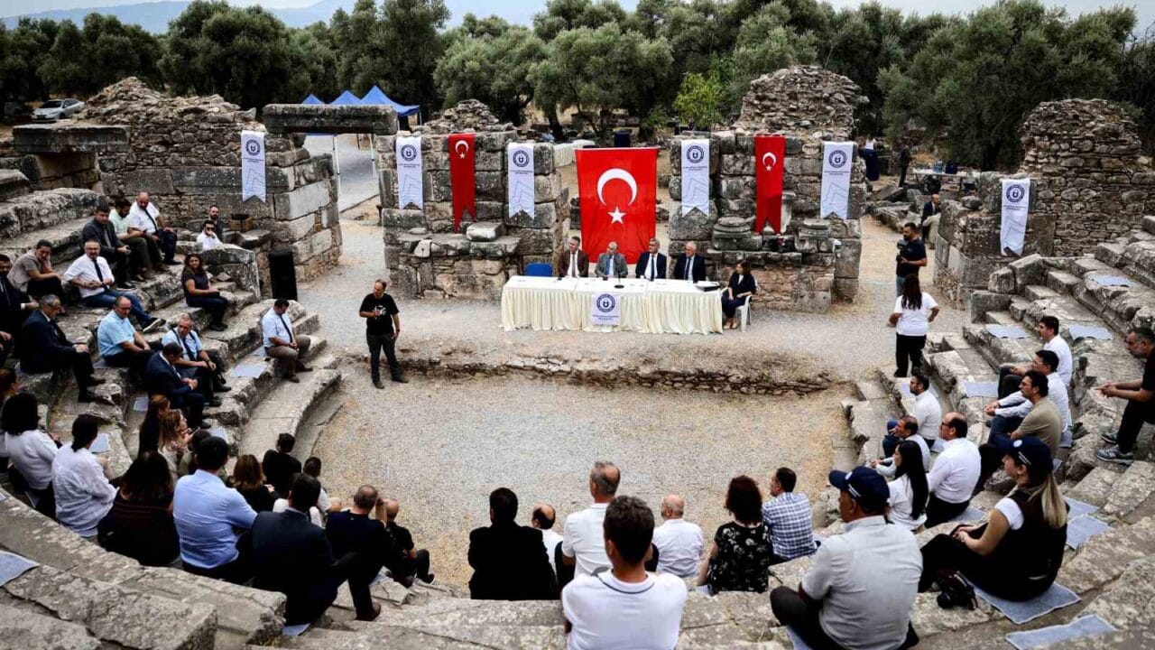 ADÜ YÖNETİM KURULU VE SENATO TOPLANTISI NYSA ANTİK KENTİ’NDE GERÇEKLEŞTİRİLDİ