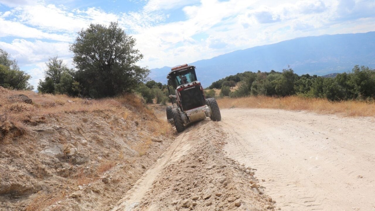 BOZDOĞAN BELEDİYESİ YOL ÇALIŞMALARINA DEVAM EDİYOR
