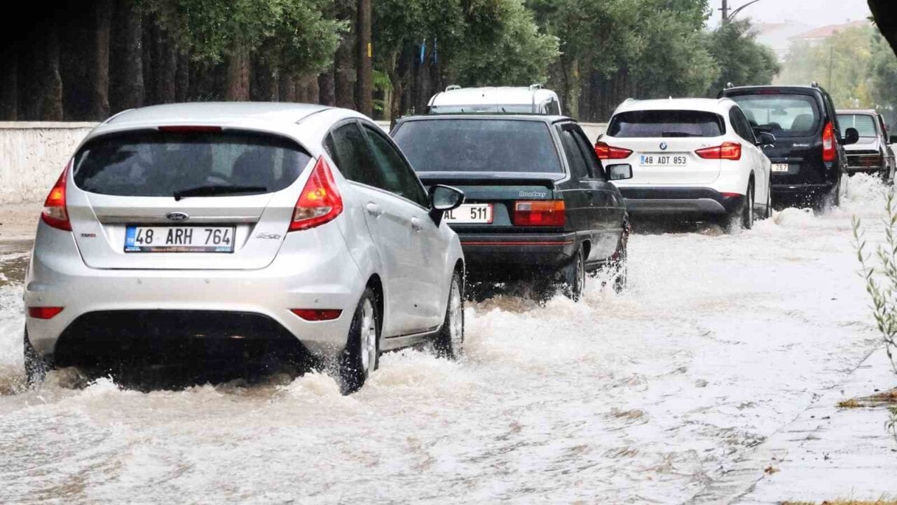 METEOROLOJİ GENEL MÜDÜRLÜĞÜ 4. BÖLGE MÜDÜRLÜĞÜ BÖLGE TAHMİN VE UYARI MERKEZİ 17 EYLÜL PERŞEMBE GÜNÜ MUĞLA İÇİN GÖK GÜRÜLTÜLÜ YAĞIŞ UYARISI YAPTI.