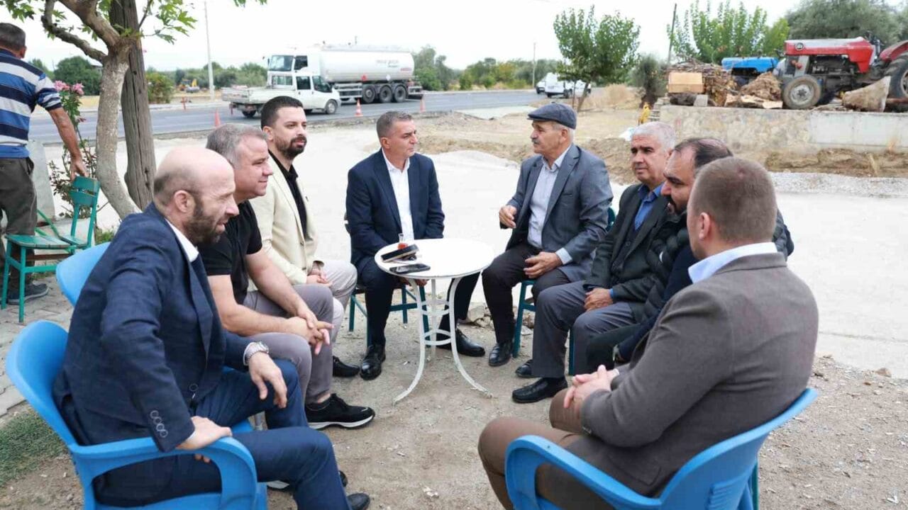 ŞEHZADELER BELEDİYE BAŞKANI HAKAN ŞİMŞEK, İLÇEYE BAĞLI MAHALLELERİN MUHTARLARIYLA BİRE BİR GÖRÜŞMELERİNİ SÜRDÜRÜYOR. YOĞUN PROGRAMLARININ ARASINDA, DEVLETİN MAHALLELERDEKİ TEMSİLCİLERİ KONUMUNDA OLAN MUHTARLARI DİNLEYEN BAŞKAN ŞİMŞEK, TALEPLERİ BİRİNCİ AĞIZDAN DİNLEMEYİ İHMAL ETMİYOR.