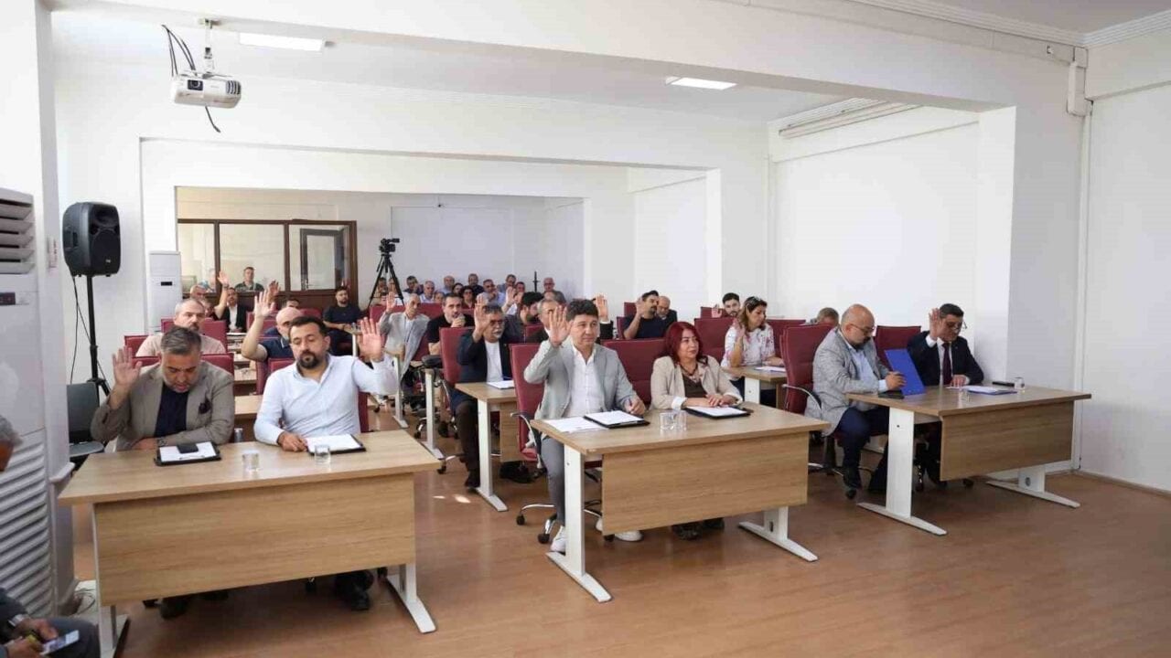 EFELER BELEDİYESİ'NİN EKİM AYI İKİNCİ MECLİS TOPLANTISINDA, 2027 MALİ YILI BÜTÇESİ GÖRÜŞÜLEREK OY BİRLİĞİYLE ONAYLANDI.