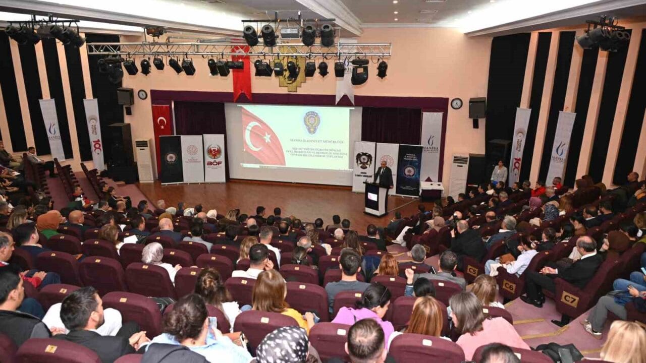 MANİSA’DA ÇOCUKLARIN GÜVENLİ EĞİTİM ORTAMINDA YETİŞMESİ VE KARŞILAŞABİLECEKLERİ RİSKLERE KARŞI BİLİNÇLENDİRİLMESİ AMACIYLA YUNUSEMRE VE ŞEHZADELER İLÇELERİNDE GÖREV YAPAN OKUL İDARECİLERİ VE REHBER ÖĞRETMENLERE YÖNELİK BİLGİLENDİRME VE FARKINDALIK TOPLANTISI DÜZENLENDİ.