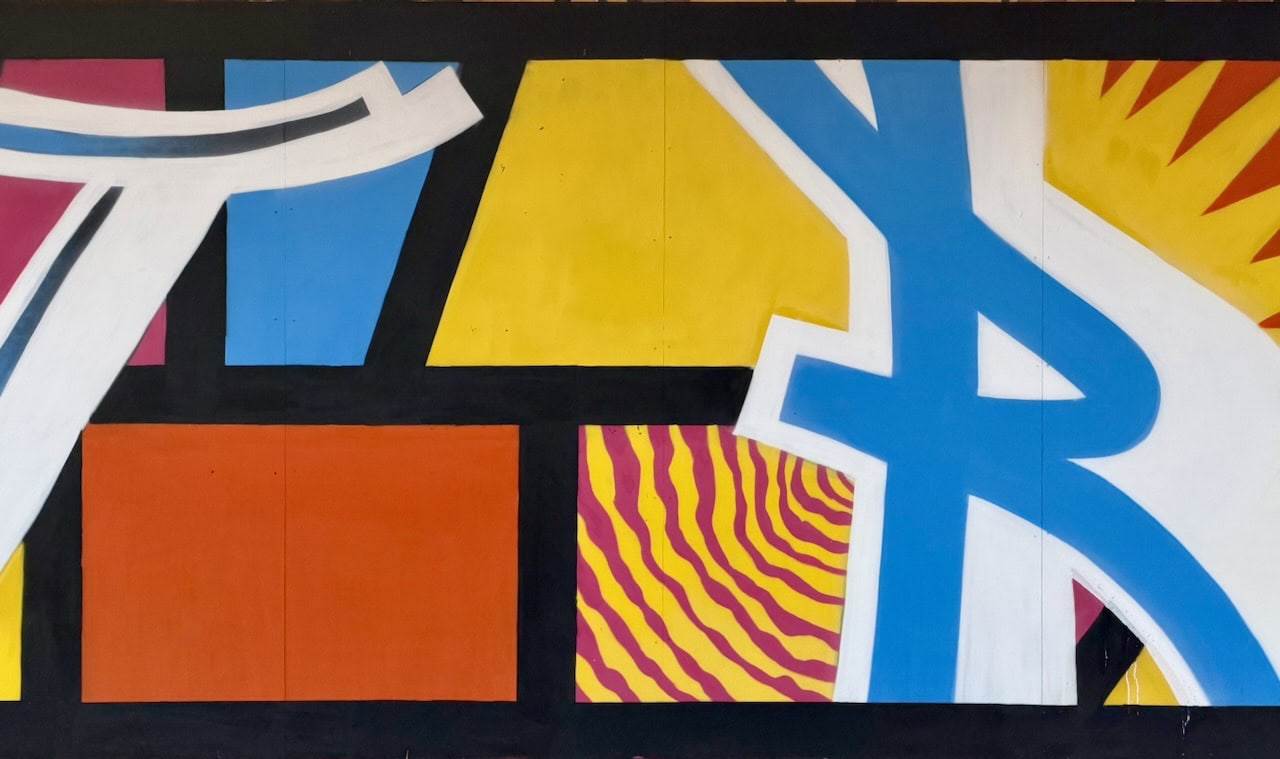 Détail des lettres T et R en graffiti sur une trame de colombages alsaciens stylisés pop art