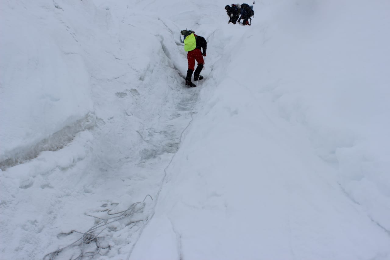 Crossing Hispar la Pass.