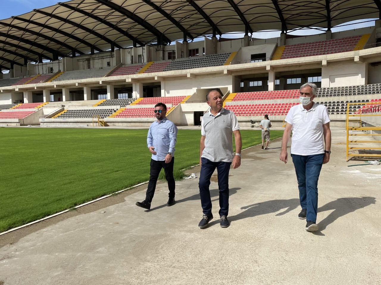 Turgutluspor’un yapımı devam eden stadını incelediler