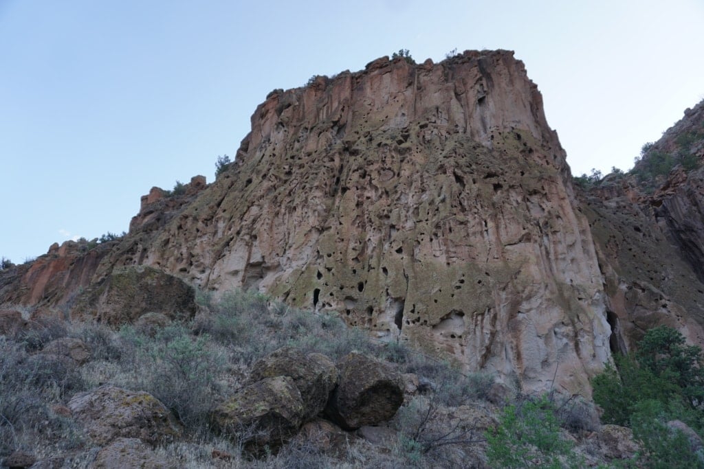 مسارات المشي لمسافات طويلة في نصب Bandelier الوطني 7 التكوينات الصخرية لنصب بانديلير التذكاري الوطني