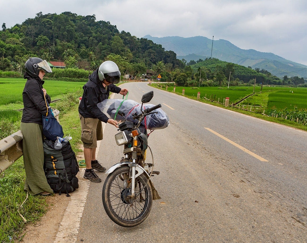 Gitte and Gieter try to fix the broken rag