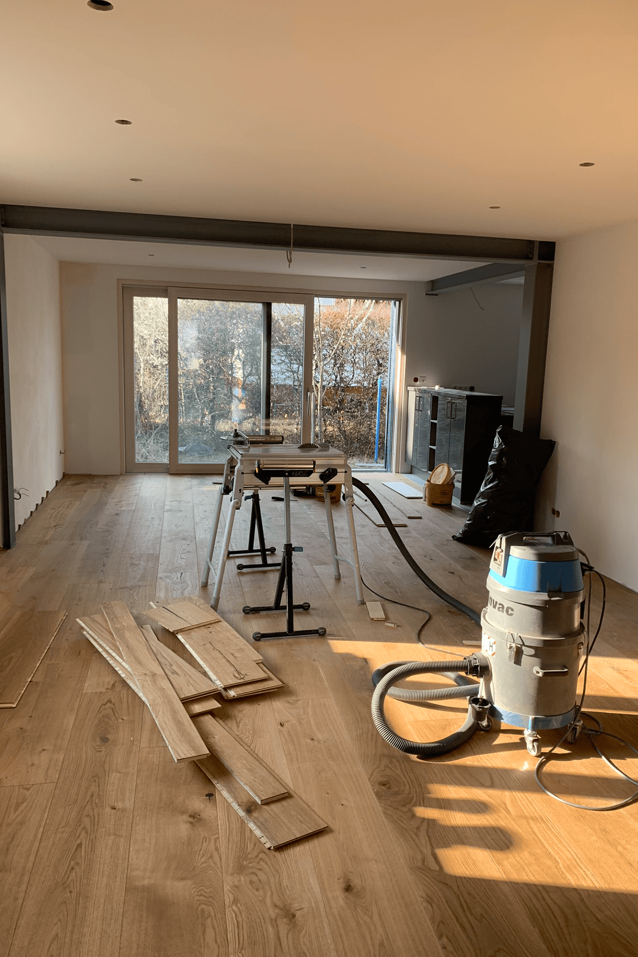 Architektur, Holzbau, Nachhaltigkeit, Neubau, Einfamilienhaus, Bau, Holz, Gaube, Stehfalz, Fenster, Dach, Innenraum, Innenausbau