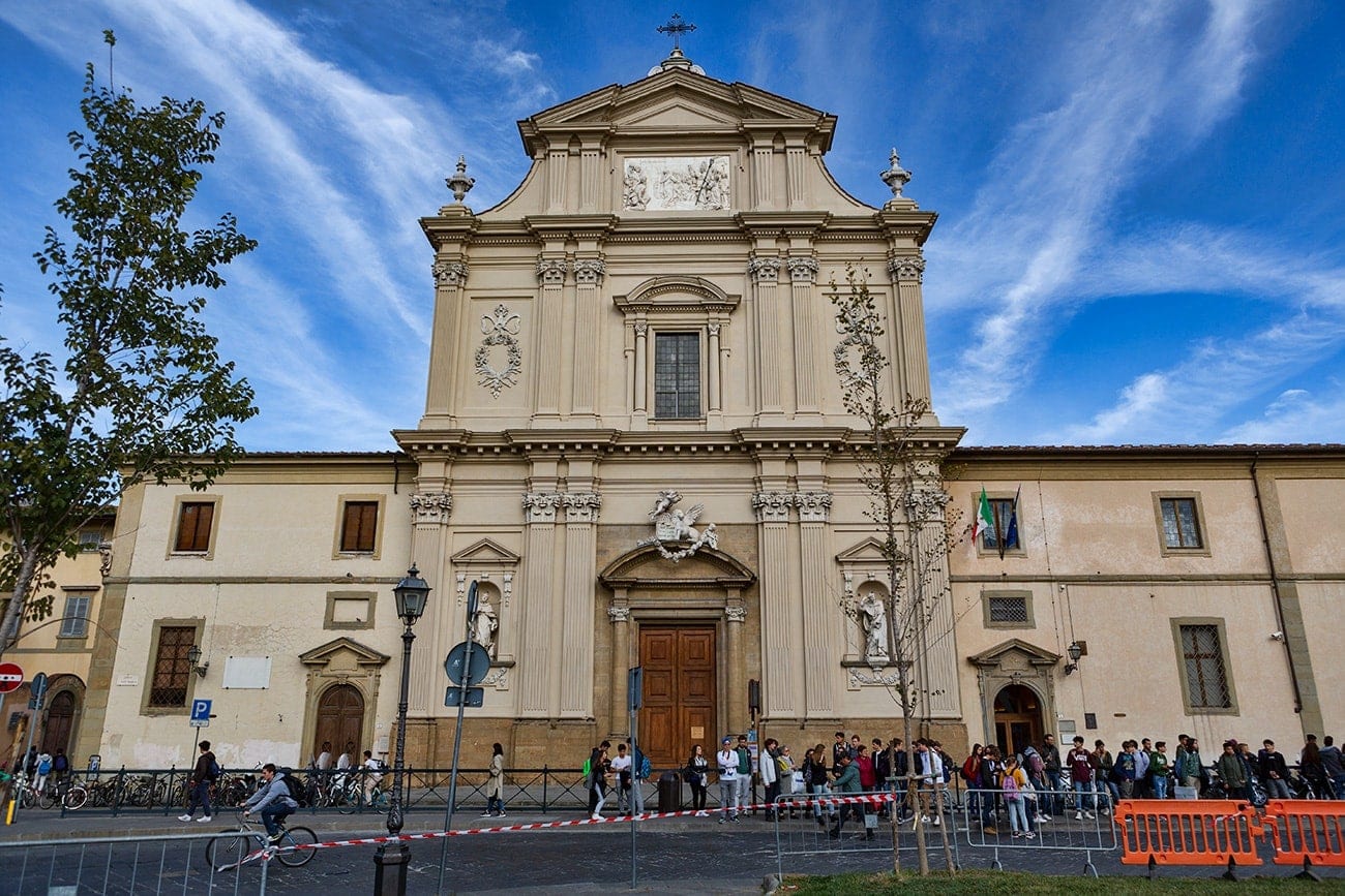 Unfortunate they placed a bus stop in front of it