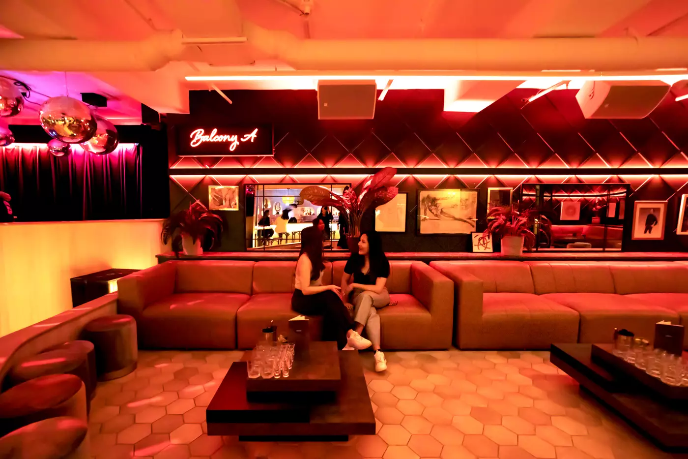 Isabelle's Toronto Bottle Service. VIP Booths in Balcony A and Balcony B surround the dancefloor offering an intimate setting to enjoy your night out in style.