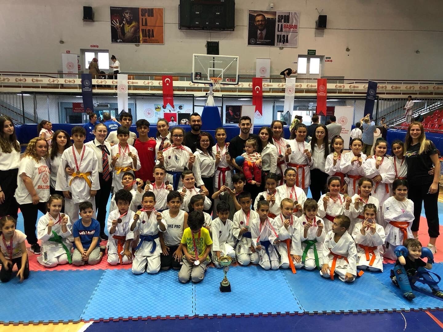 Manisa BBSK altyapısı açık ara farkla şampiyon