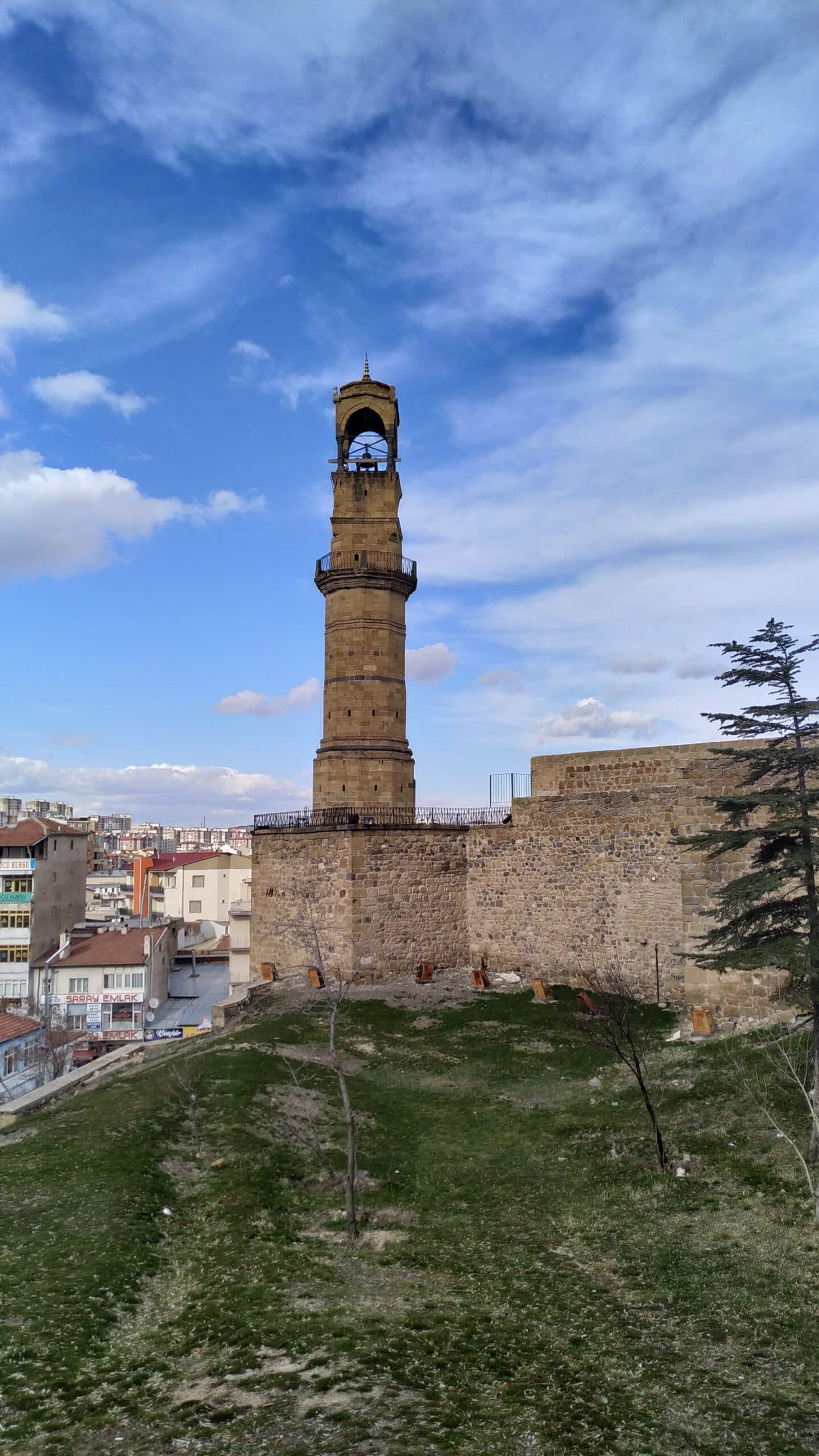 Niğde Gezilecek Yerler niğde saat kulesi
