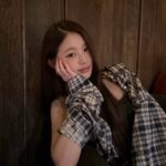 Kemeja Kotak-Kotak Jang Wonyoung