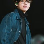 V BTS telinga