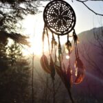 Fondo imagen de atrapasueños a contra luz