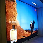 Thrre D’HERMS sign box