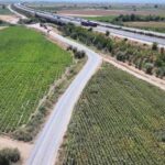 MANİSA BÜYÜKŞEHİR BELEDİYESİ, TURGUTLU'NUN SİNİRLİ MAHALLESİ İLE SARUHANLI'NIN MÜTEVELLİ MAHALLESİ ARASINDAKİ YAKLAŞIK 15 KİLOMETRELİK GRUP BAĞLANTI YOLUNDA SOĞUK ASFALT ÇALIŞMASI BAŞLATTI.