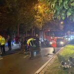 REFÜJÜ AŞAN OTOMOBİL KARŞI ŞERİTTE İKİ ARACA ÇARPTI: 3 YARALI