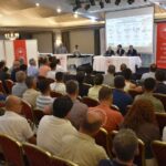 AYDIN'DA HAYVAN SAĞLIĞININ KORUNMASI VE HASTALIKTAN ARİ İŞLETME SAYISININ ARTIRILMASI AMACIYLA DÜZENLENEN TOPLANTIDA, SIĞIR TÜBERKÜLOZU VE BRUSELLOZLA MÜCADELEDE YÜRÜRLÜĞE GİREN YENİ DÜZENLEMELER ELE ALINDI. İL TARIM VE ORMAN MÜDÜRÜ AYHAN TEMİZ, 2007 YILINDA 1 OLAN HASTALIKTAN ARİ İŞLETME SAYISININ 2025 YILI İTİBARIYLA 86'YA YÜKSELDİĞİNİ AÇIKLADI.
