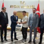 İLİN AHİSİ’NE ÖDÜLÜNÜ AYDIN VALİSİ VAROL VERDİ