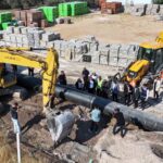MANİSA BÜYÜKŞEHİR BELEDİYE BAŞKANI BESİM DUTLULU, AKHİSAR İLÇE MERKEZİNDE DEVAM EDEN 3,5 KİLOMETRELİK İÇME SUYU TERFİ HATTI YENİLEME ÇALIŞMALARINI YERİNDE İNCELEDİ. BAŞKAN DUTLULU, 45 MİLYON TL’LİK YATIRIMLA FAY HATTI NEDENİYLE SIK SIK ARIZALANAN MEVCUT HATLARIN YENİLENEREK UZUN SÜRELİ SU KESİNTİLERİNİN ÖNÜNE GEÇİLECEĞİNİ SÖYLEDİ.