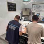 AYDIN'IN DİDİM İLÇESİNDE PERAKENDE SU ÜRÜNLERİ SATIŞI YAPAN İŞLETMELER, İLÇE TARIM EKİPLERİ TARAFINDAN DENETLENİRKEN, İŞLETMELERE İLGİLİ TEBLİĞ KAPSAMINDA BİLGİLENDİRME YAPILDI.
